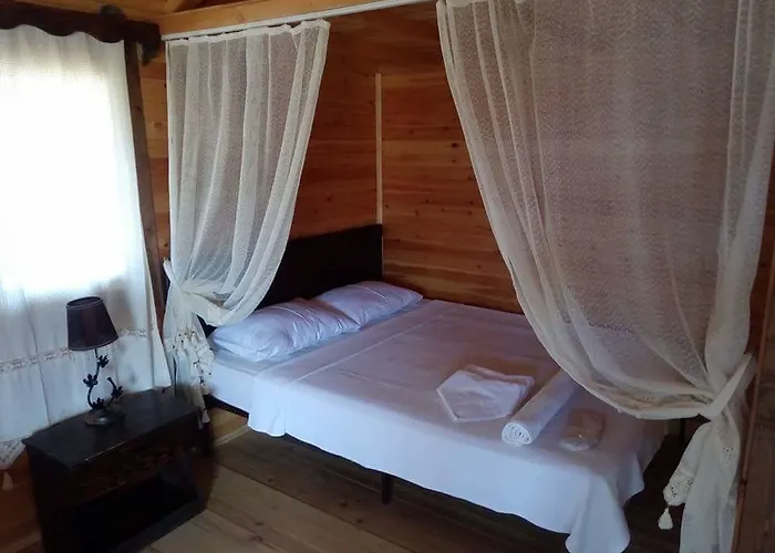 Feslegenbuku Ahsap Evler Hotel